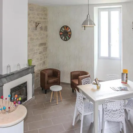 Two-bedroom Holiday In Barjac *